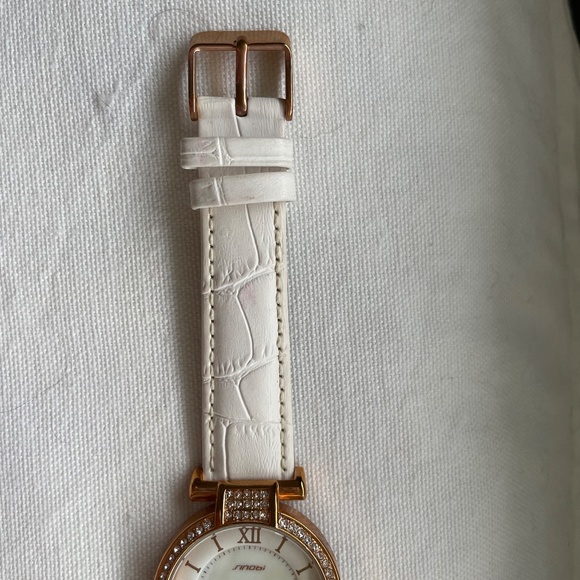 Adjustable Women's White and Gold Colored Wristwatch **Does Not Work** - Picture 4 of 11
